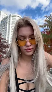 KikiWatson - Flash hard nipples in public 😍