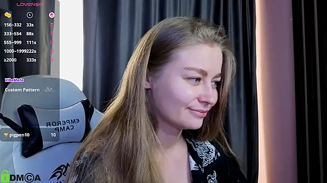 Polumna_cute - show butt without panties