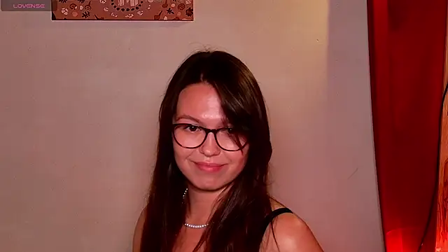 EllaVi - topless and boobs play