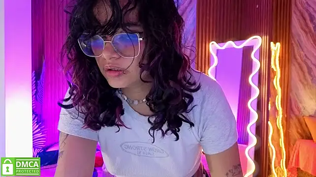Kristen_tay - plug + masturbation in doggy