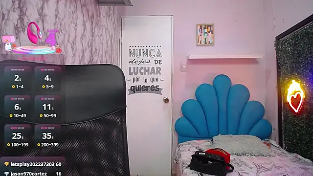 Esmeralda_bigass19 - show bigboobs