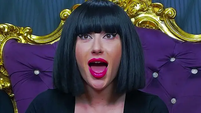 LaraMaeve - Worship my ass!!