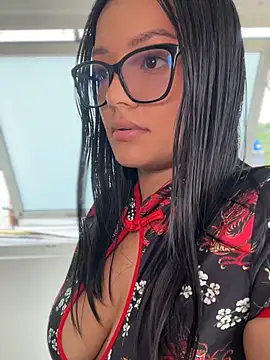 Lola_sweeet18 - show ass+Spank x4 🍑
