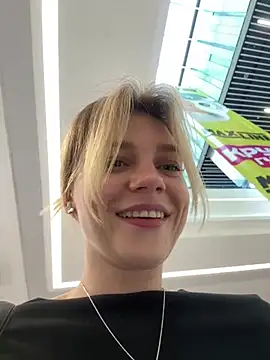 ValenciaShock - PLAY WITH MY PIERCING NIPPLES