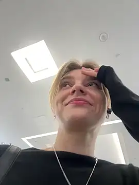ValenciaShock - PLAY WITH MY PIERCING NIPPLES