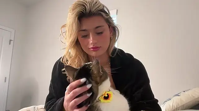 Zoeycaldwellxo - oil up my body