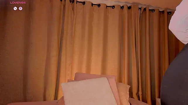 Mia_bonneett - Doggy and fingering pussy ⭐
