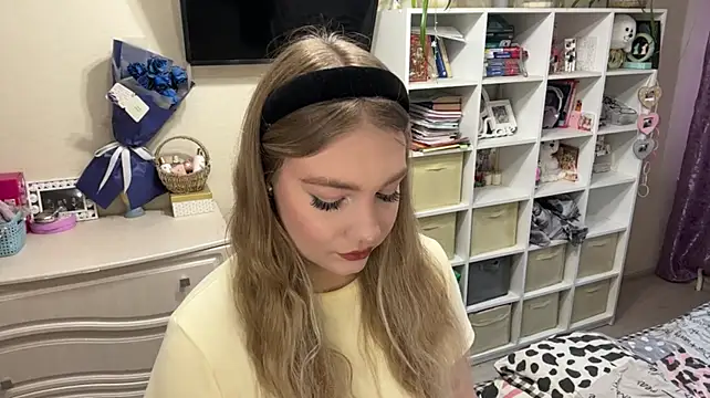 MayaStarlight - show what color my bra is ❤ <3