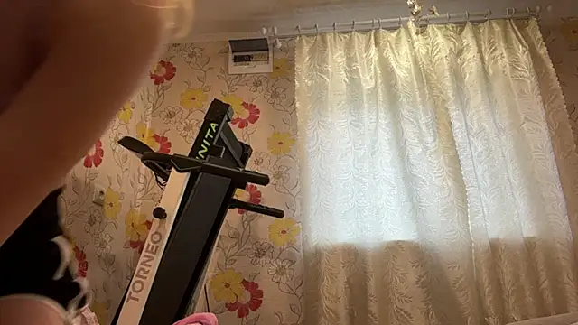 Lisaloveflower - A spanking + your music 🤭🔥