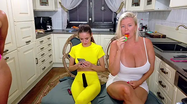 TUNDEROSE1 - panty off