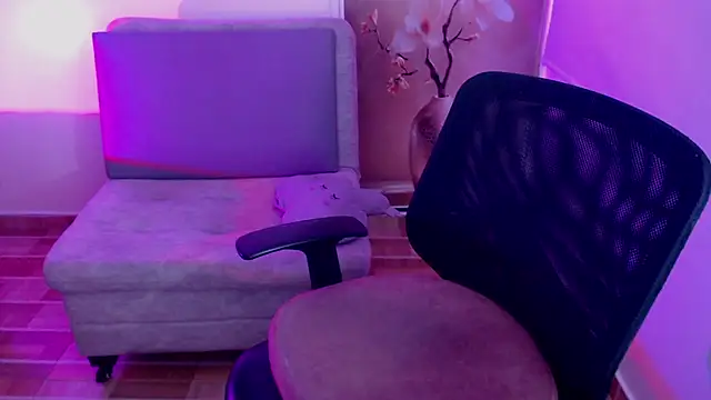 Milfrousse - Oil show on tits and ass