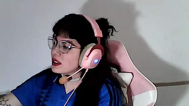Owly_bloom - suck dildo
