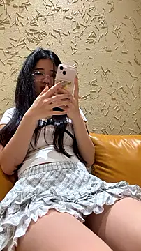 Nana_Ninii - Naked in a coffee shop for 3 minutes