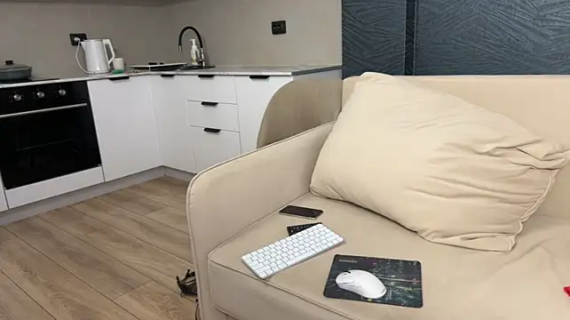 Molly_Beauti - Double penetration and SQUIRT