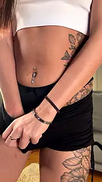 ElmaTowber - move my cam close to my pussy in shorts