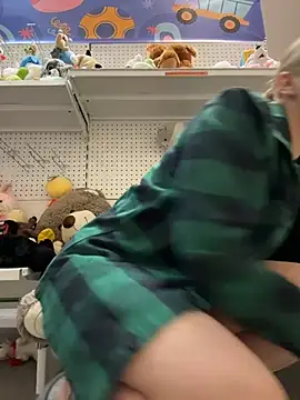Sunny___Bunny - Pinch ONE naked nipple in KFC
