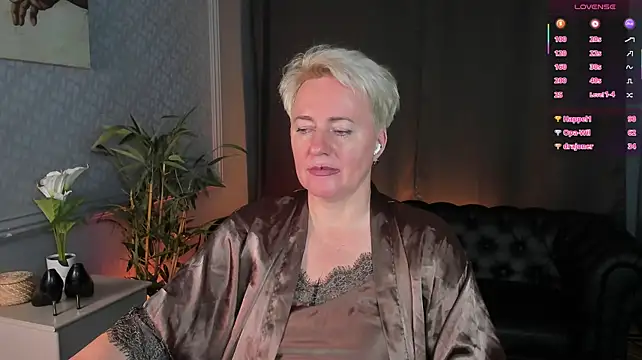 Nika_Smit - Flash boobs for 1 minute