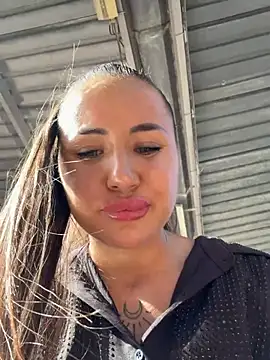 Beautydiamond - First and big squirt in station train