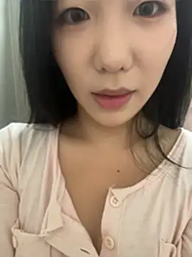 Lucy2027 - 特写会呼吸的小穴
