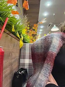 SlavicCandy - sexy lip bite 😘