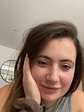Brunette_Milf_MayaX