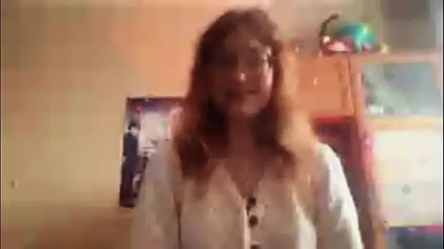 VickyLaperouse - show my tongue
