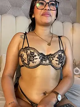 MiiaMonroee - four with 1 finger in the ass