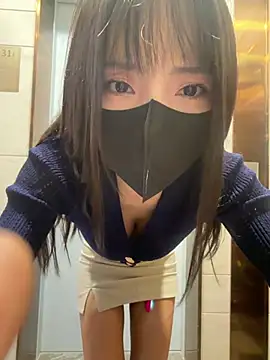 Xiao-Lin - 户外电梯口脱内衣漏奶乳夹1分钟