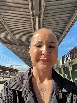 Beautydiamond - First and big squirt in station train