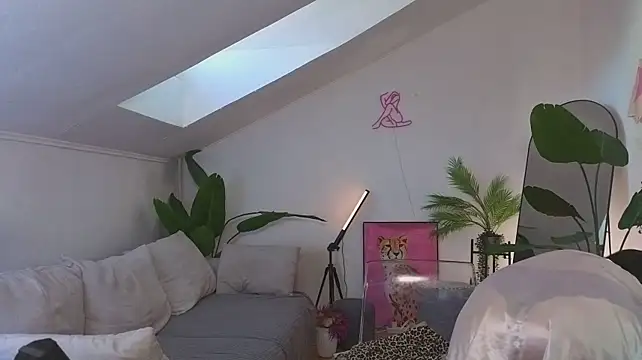 Hannahflora - Big boobies out for mommy massage
