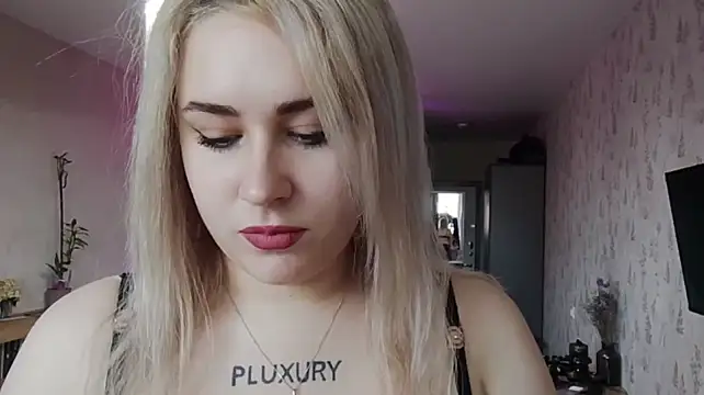 IsaWhitton - Sensually suck and lick my finger!