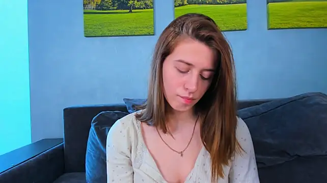 LettyWilde - Playing with lips
