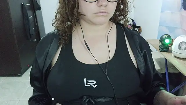 Curly_greeneyed - Get Naked!!!