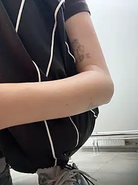 Coconut_milk - Sit on cam with camel toe in bus