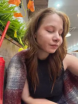 SlavicCandy - sexy lip bite 😘