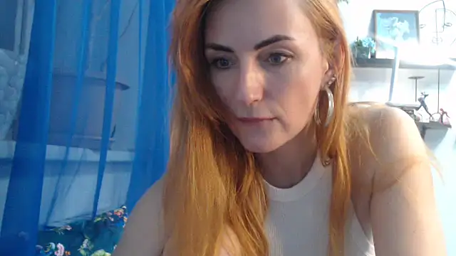 HelenWildCat - Suck dildo