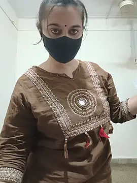 SpasyQueen69 - Olling my boobs