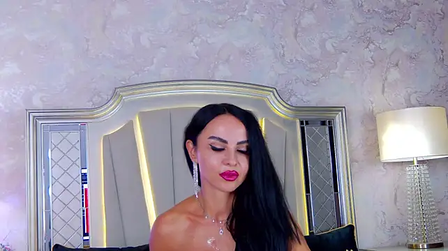 Issadorra - Last tipper controls my toys 5 min!