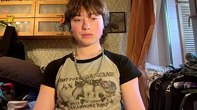Nellyts - show boobs