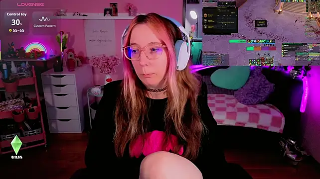 JustKerry - boobs out 🍒 + live pic