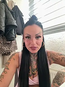 Michellegraf - Finger on my 🐱