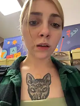 Sunny___Bunny - Rub puss with toy from store
