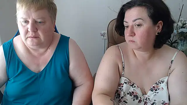 Lindy-Jeanie - lick boobs and lick pussy brunette))