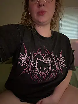 EmmieRae - Keep my pussy wettt