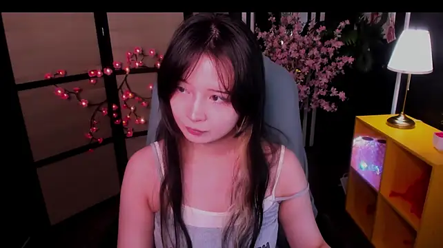 May_Ling - lick lips and fingers close up