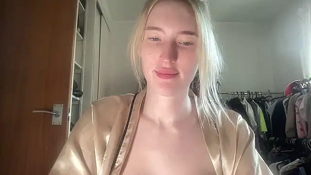 Mayaahart - get boobs out and nipples hard
