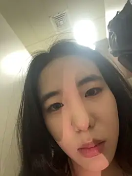 Lucy2027 - 特写会呼吸的小穴