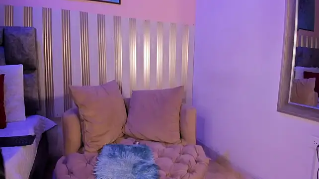 Nina_glow - Rub your pussy with your fingers.