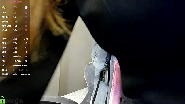 Elly_B1oom - take off bra
