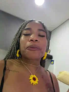 SilvannaFitt - tease with spit in my mouth and tongue